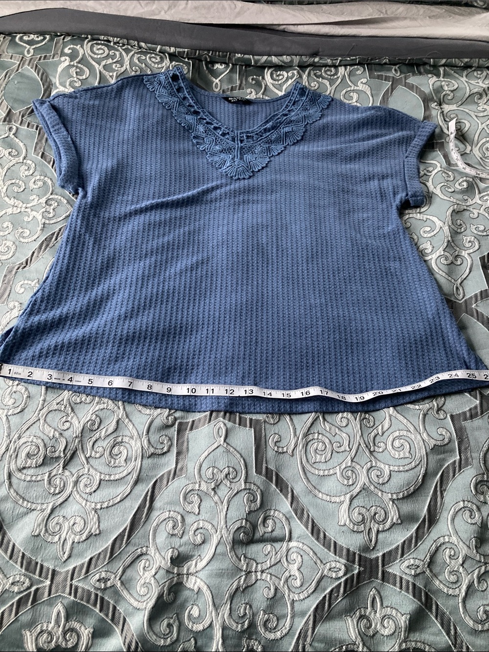 BloomChic Blue Waffle Knit Crochet-Trim V-Neck Short Sleeve Top size 14/16 - Picture 8 of 9
